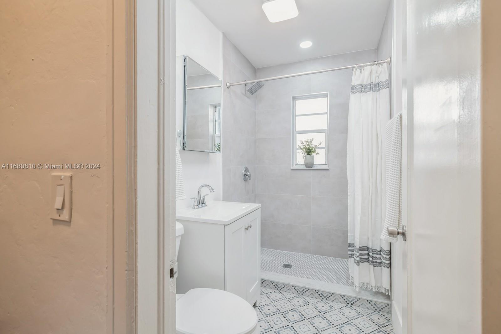 23 Phoenetia Ave # 4