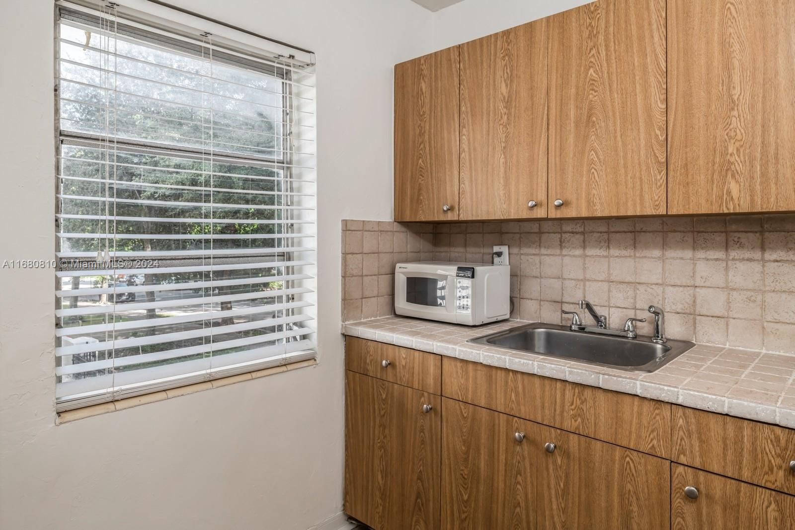 23 Phoenetia Ave # 4