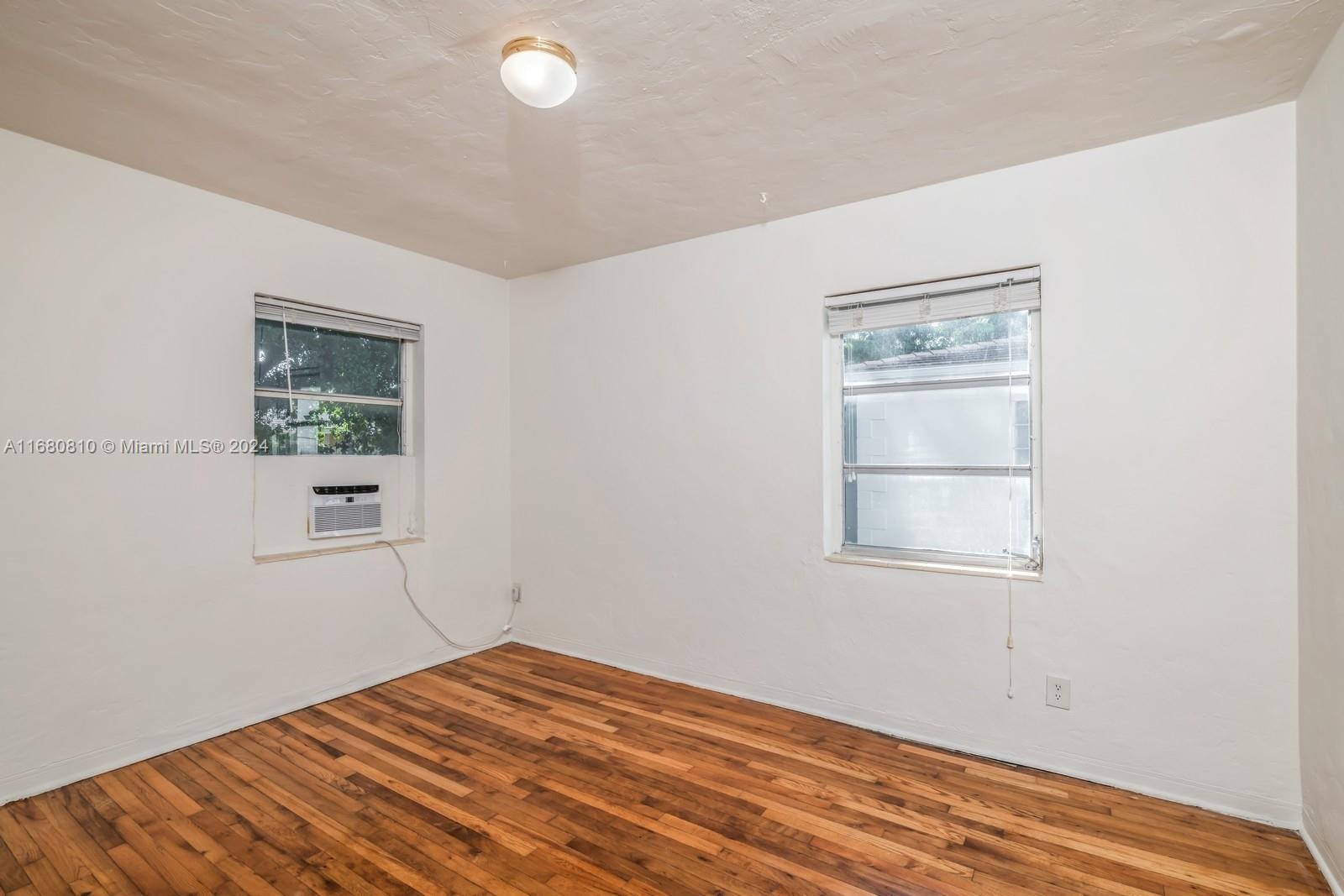 23 Phoenetia Ave # 4