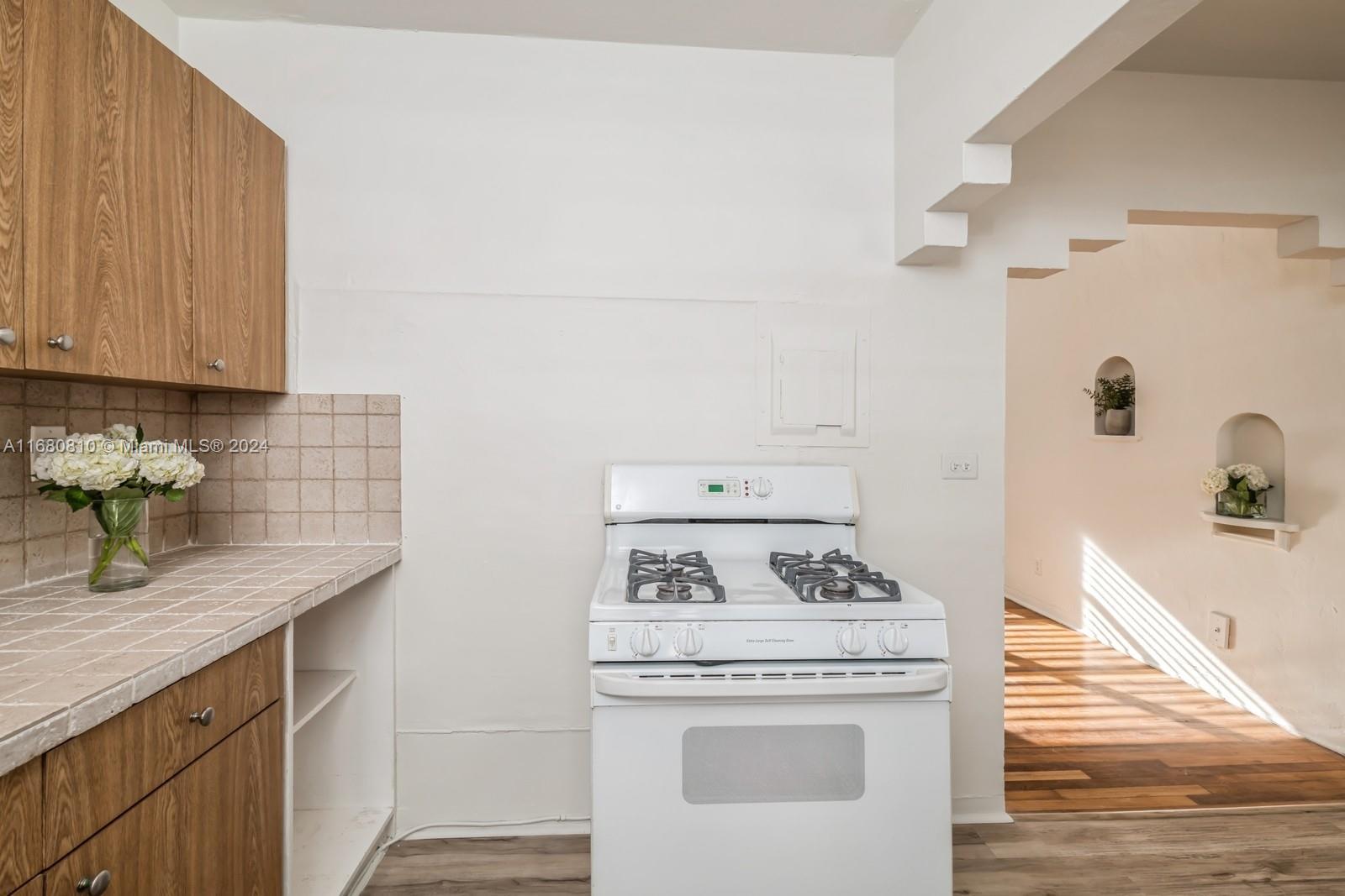 23 Phoenetia Ave # 4