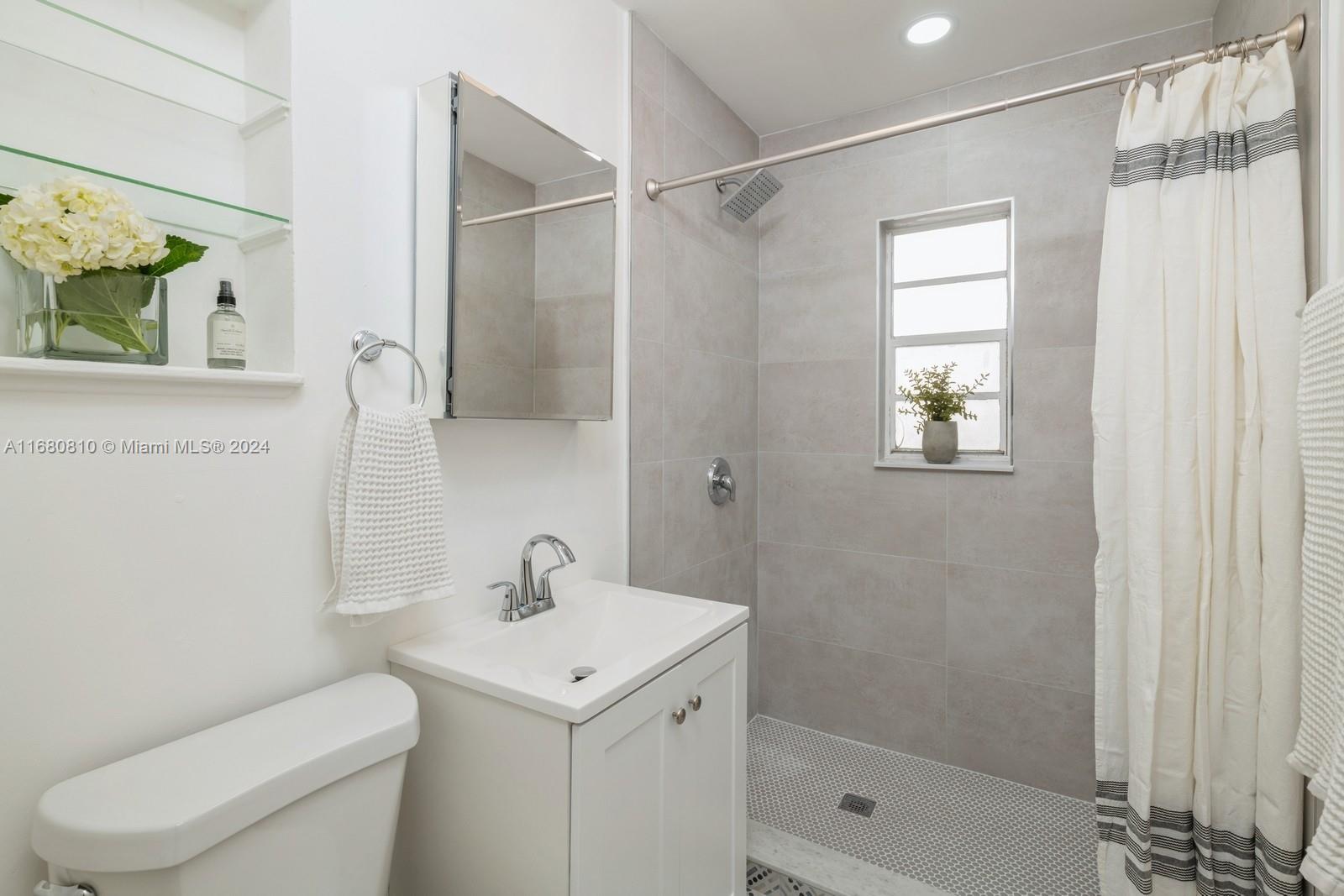 23 Phoenetia Ave # 4