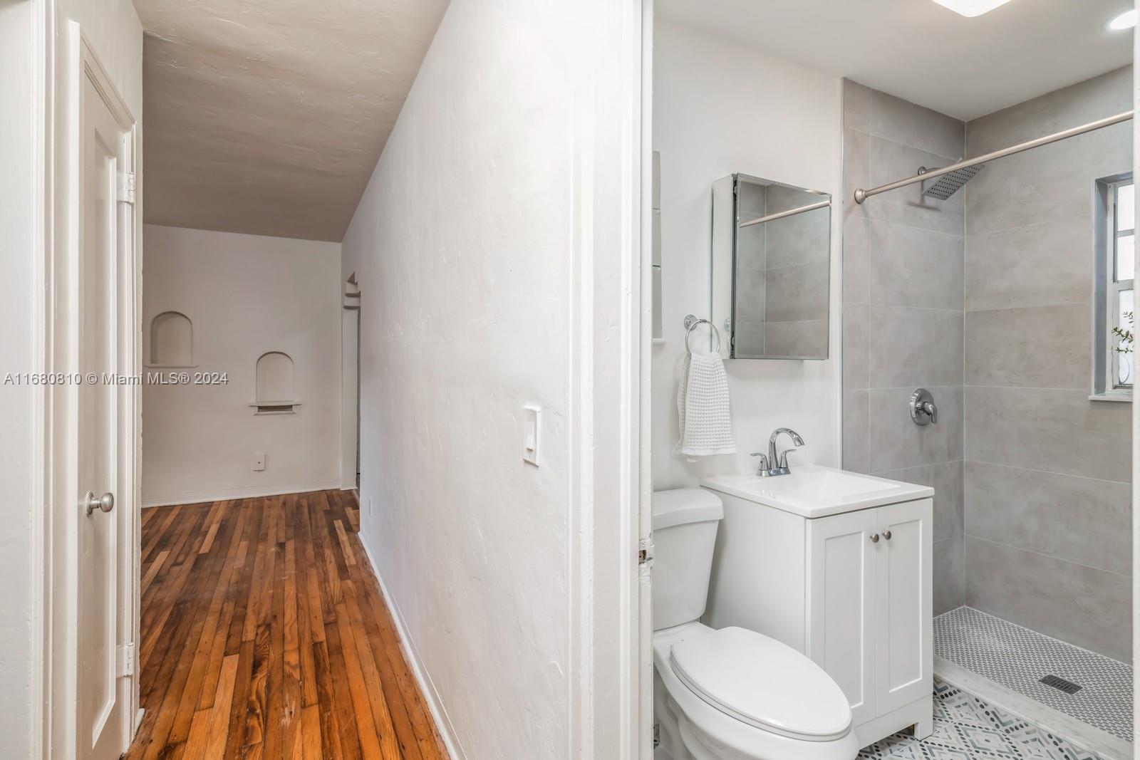 23 Phoenetia Ave # 4
