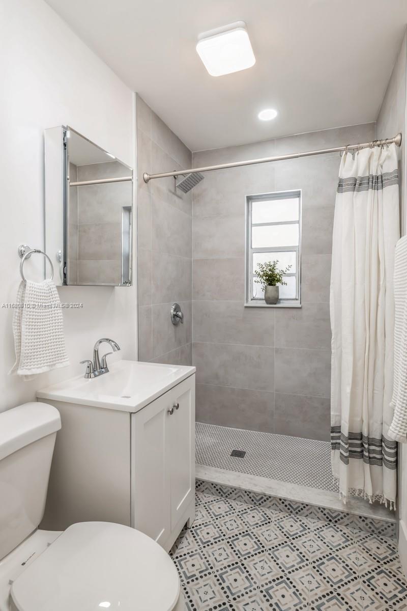 23 Phoenetia Ave # 4