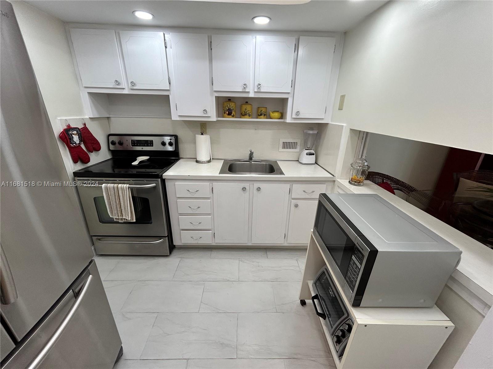 5401 Collins Ave # 324