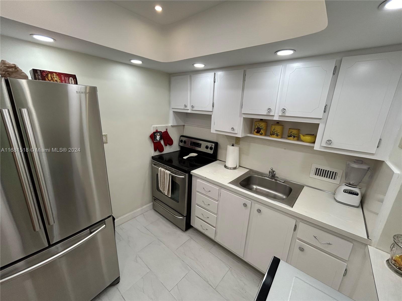5401 Collins Ave # 324