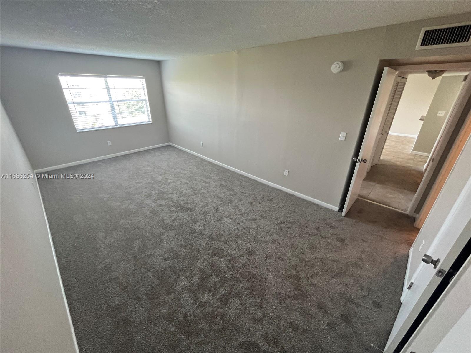 496 NW 165th St Rd # 612 Unit: D-612