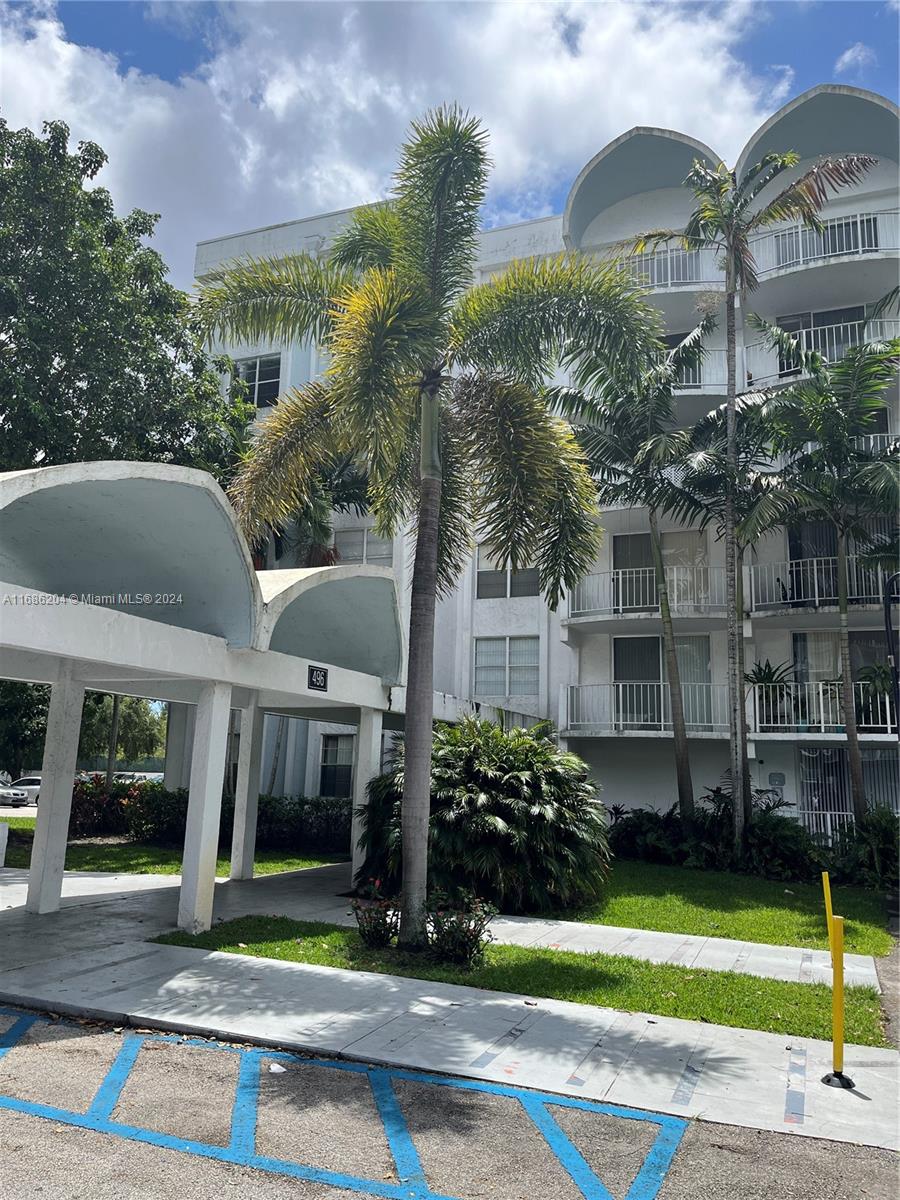 496 NW 165th St Rd # 612 Unit: D-612