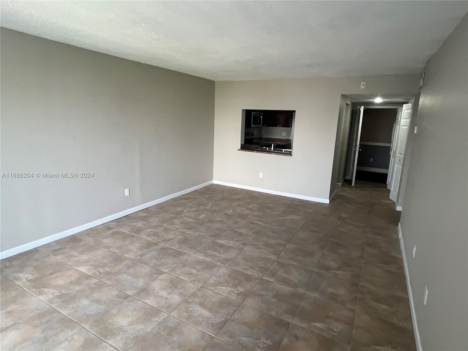 496 NW 165th St Rd # 612 Unit: D-612