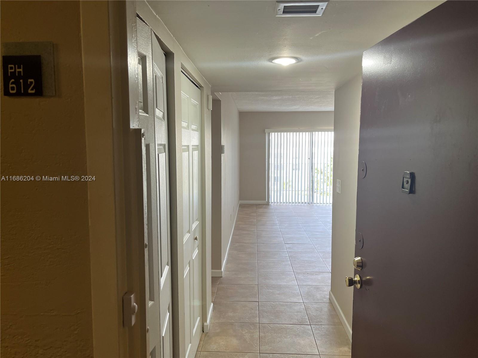 496 NW 165th St Rd # 612 Unit: D-612