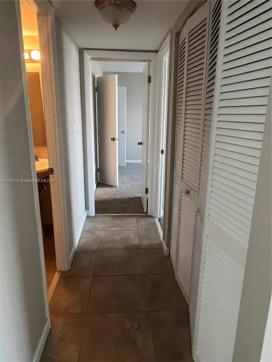 496 NW 165th St Rd # 612 Unit: D-612
