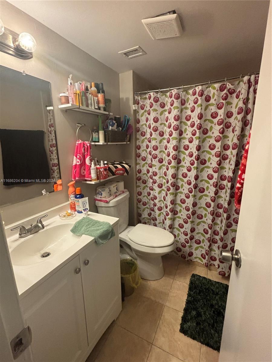 496 NW 165th St Rd # 612 Unit: D-612
