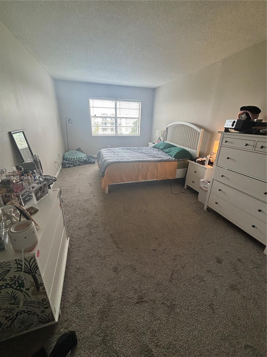 496 NW 165th St Rd # 612 Unit: D-612