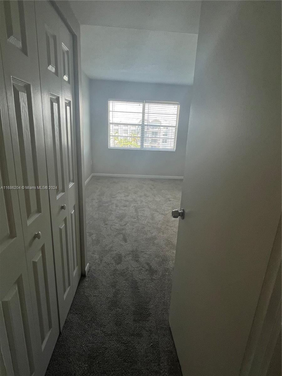 496 NW 165th St Rd # 612 Unit: D-612