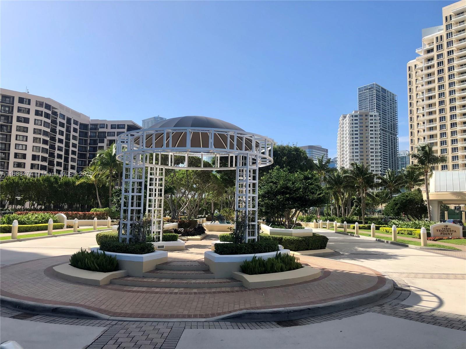 848 Brickell Key Dr # 1005