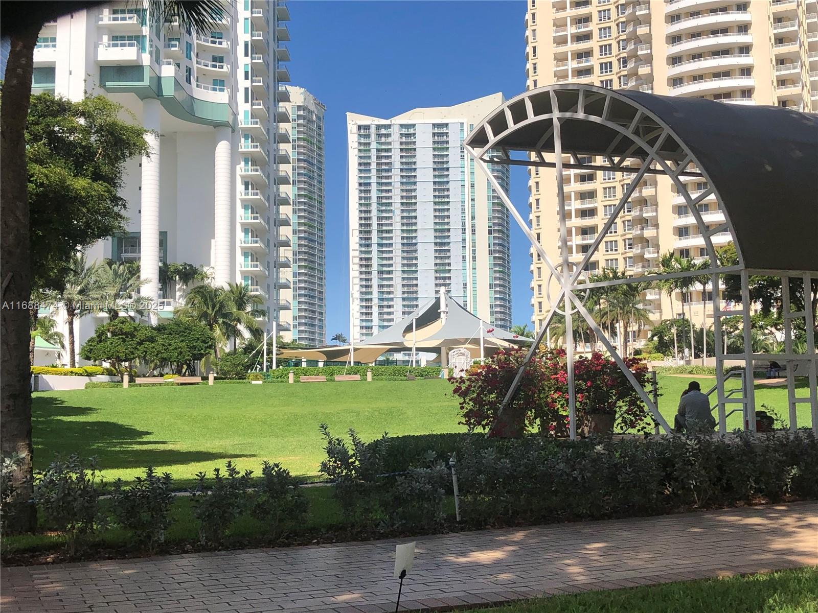 848 Brickell Key Dr # 1005