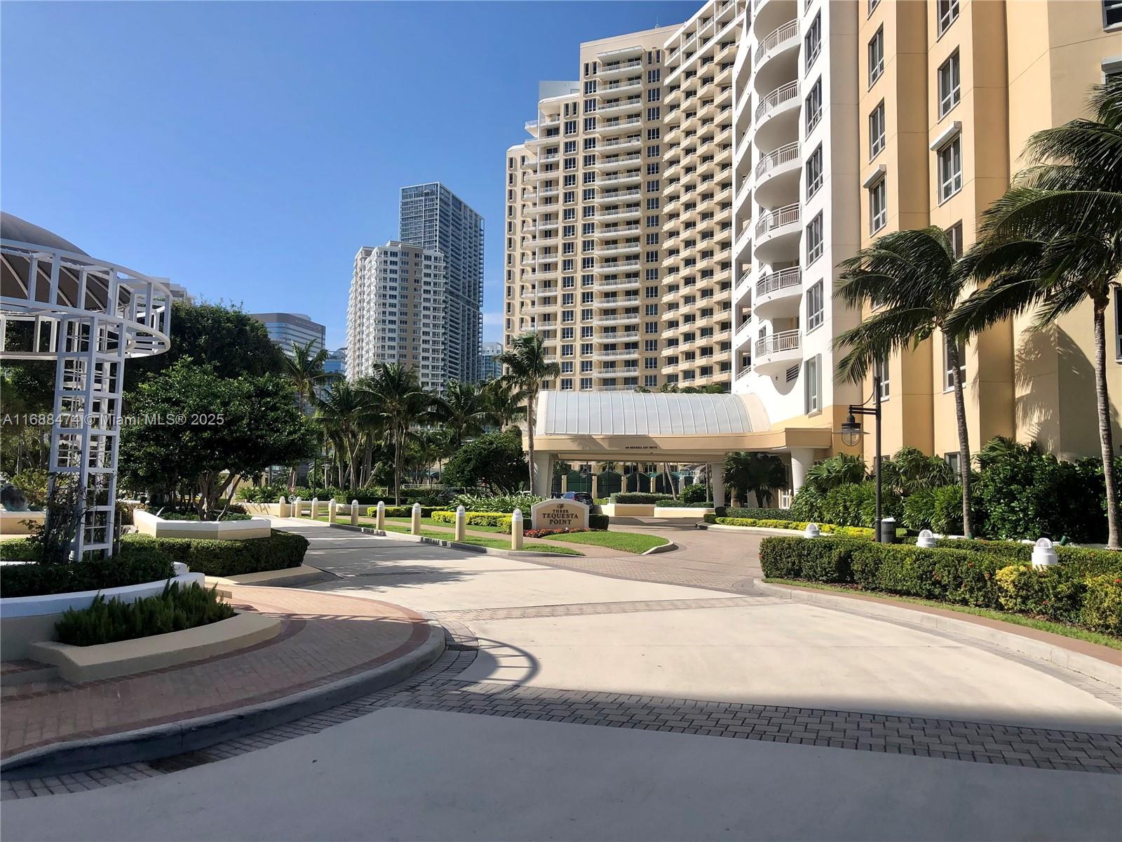 848 Brickell Key Dr # 1005