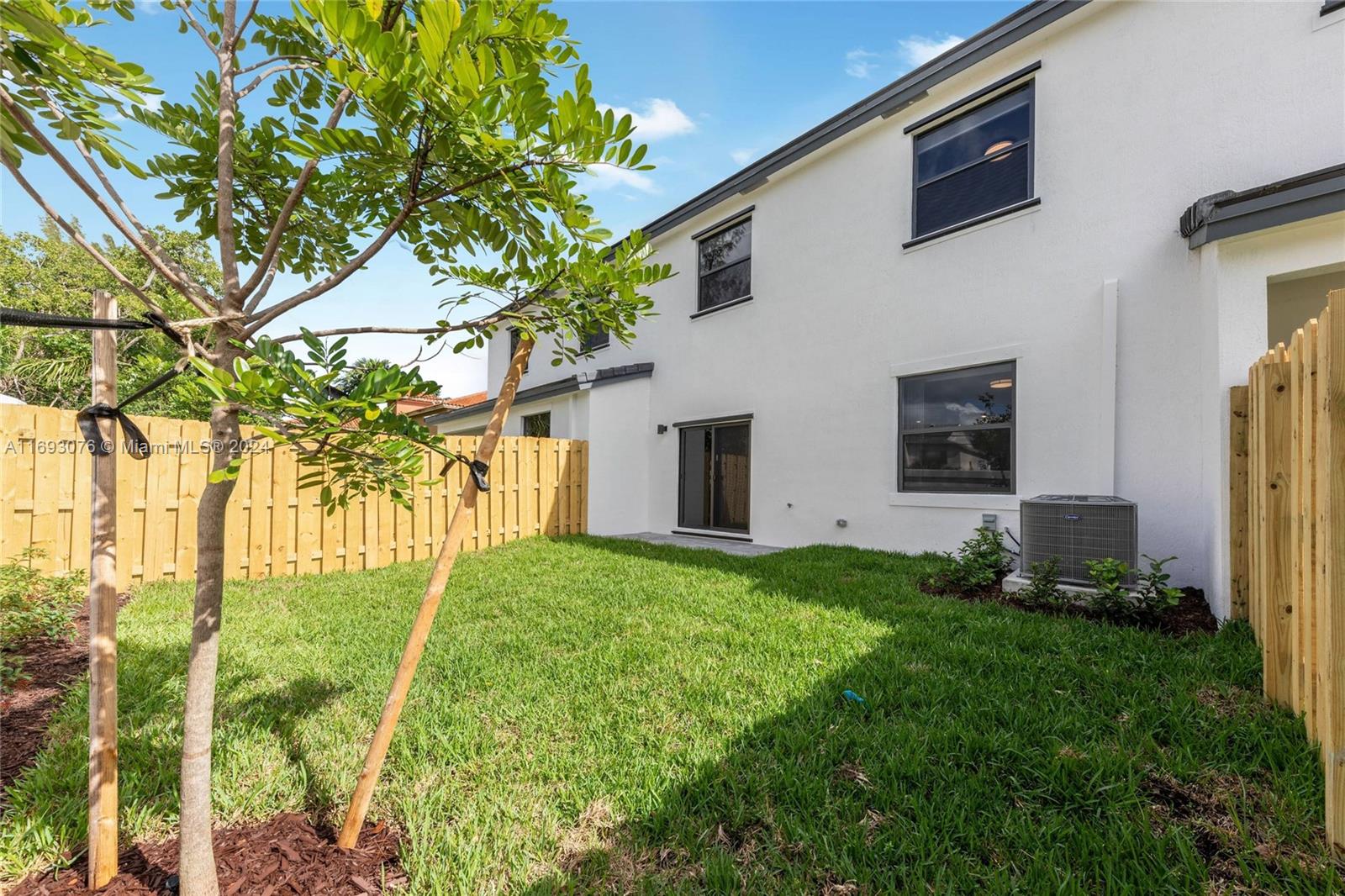 4909 Oakmont Dr