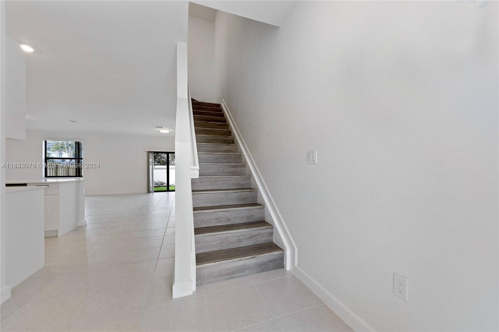4909 Oakmont Dr