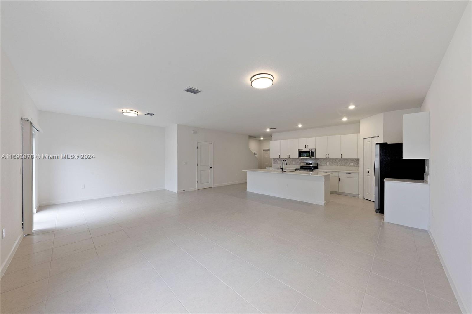 4909 Oakmont Dr