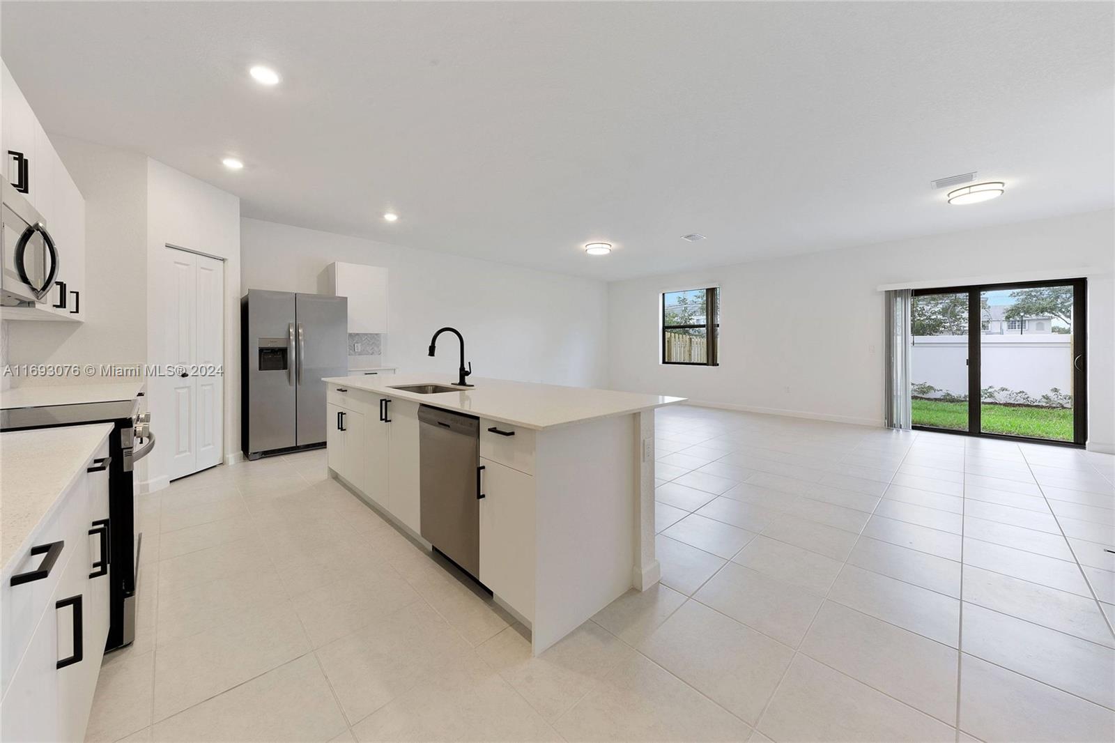 4909 Oakmont Dr