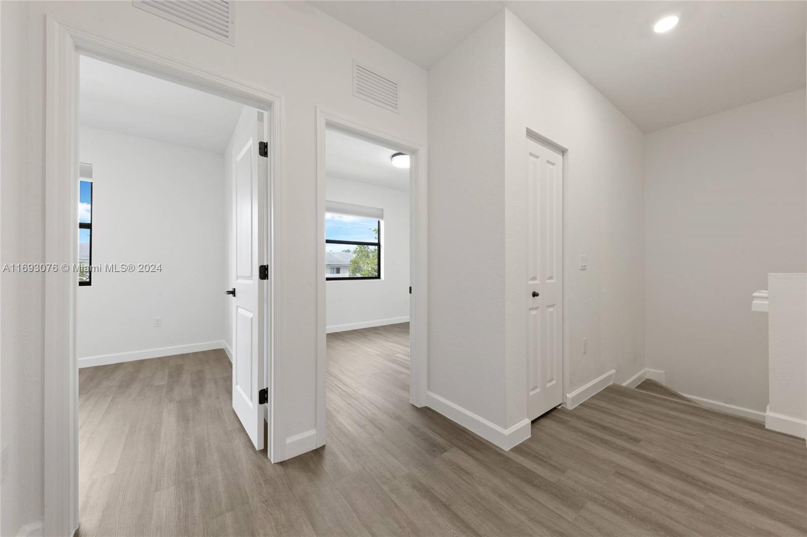 4909 Oakmont Dr