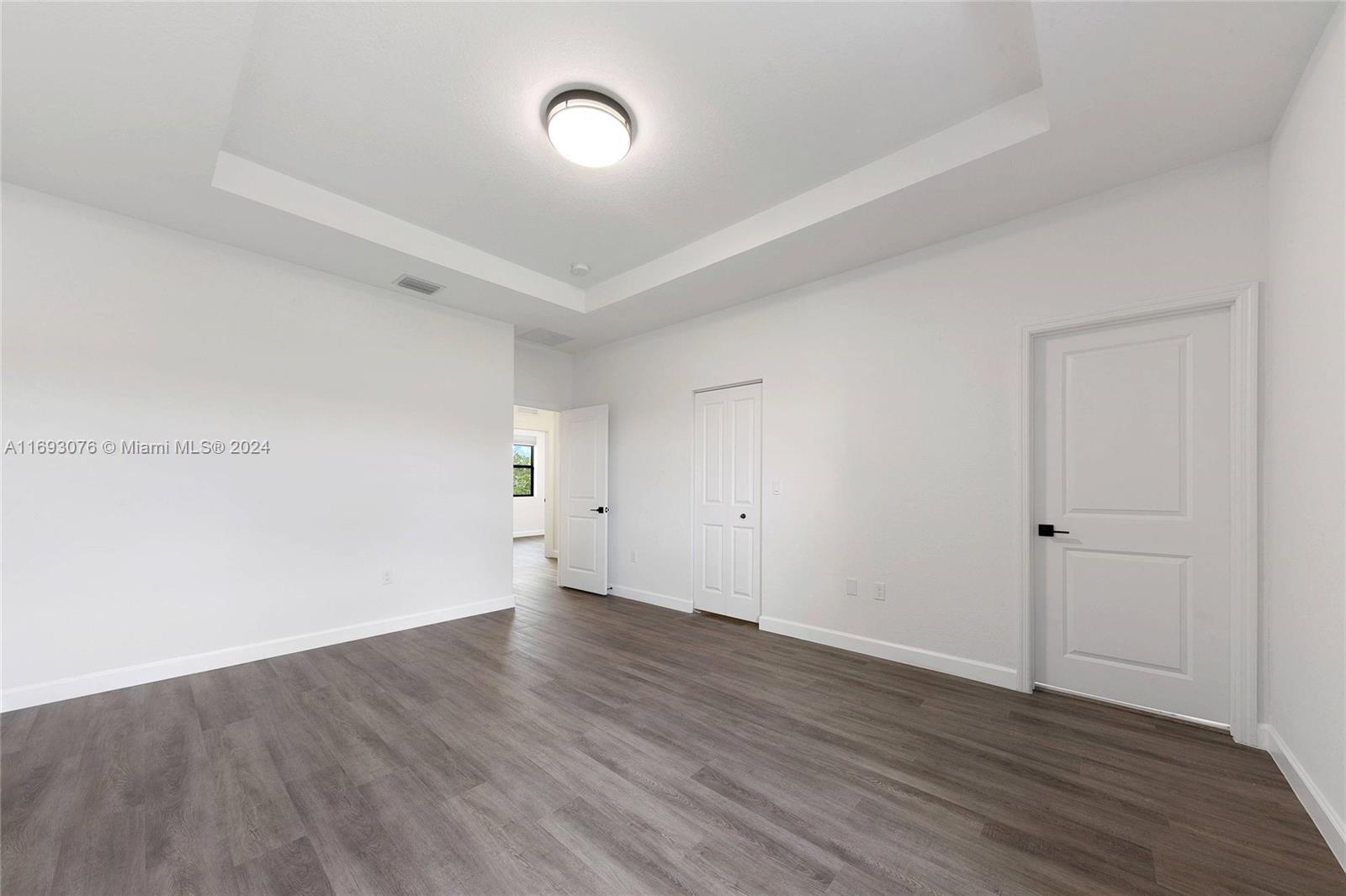 4909 Oakmont Dr