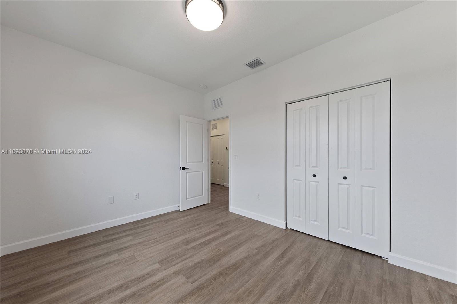 4909 Oakmont Dr