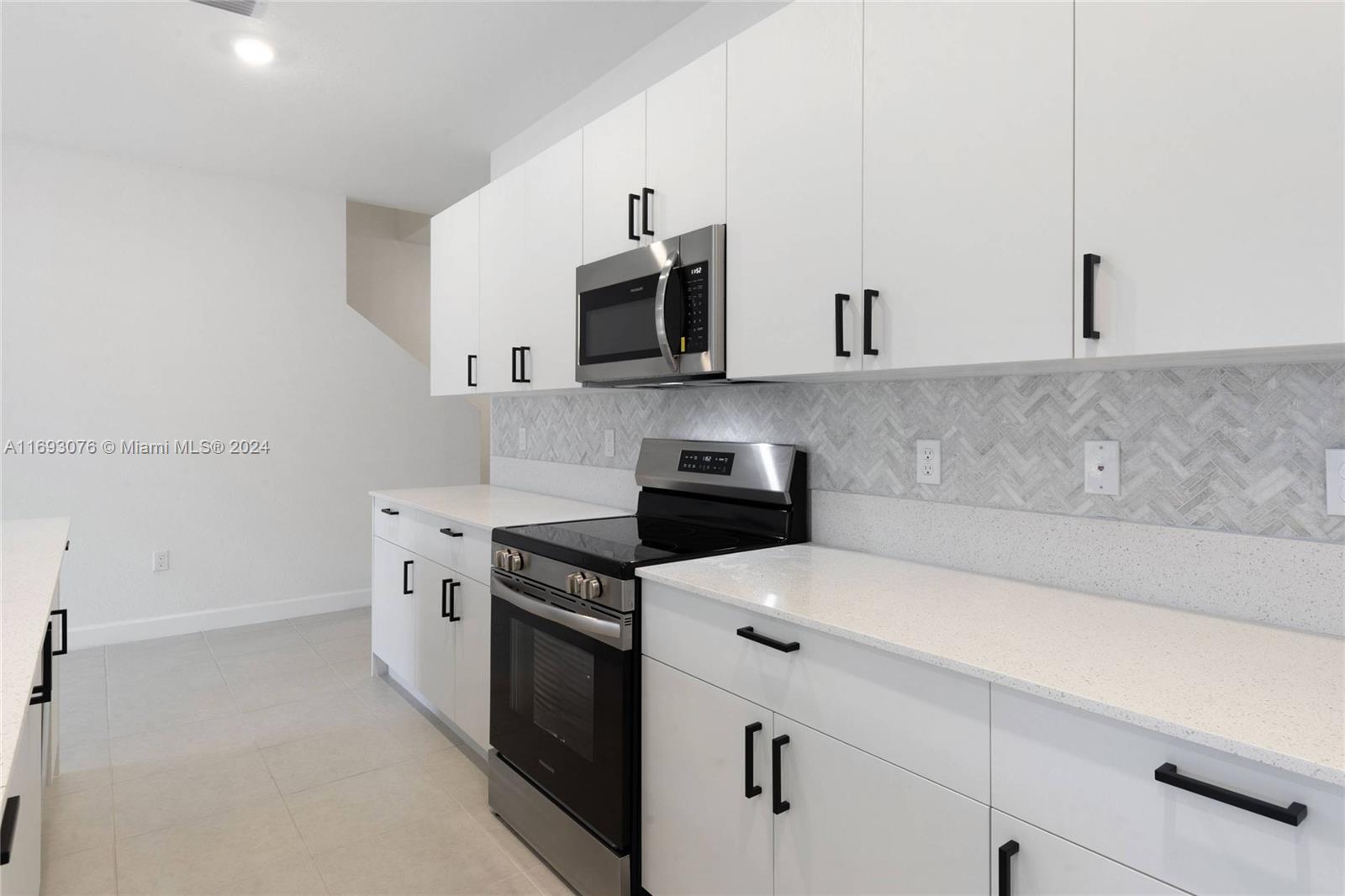 4909 Oakmont Dr