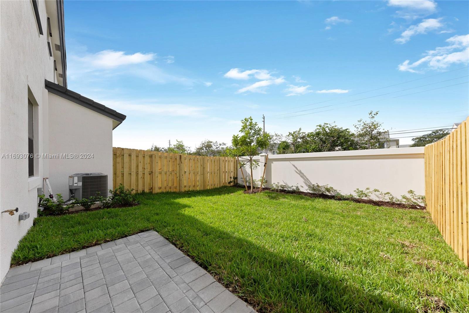 4909 Oakmont Dr