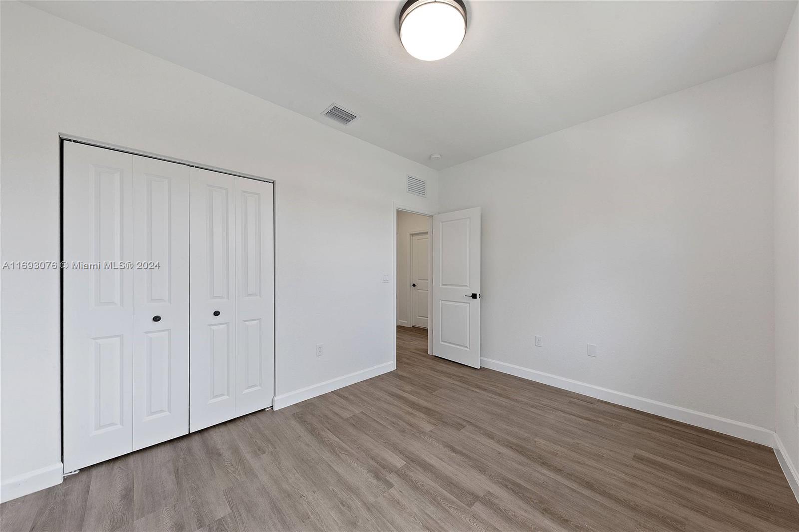4909 Oakmont Dr