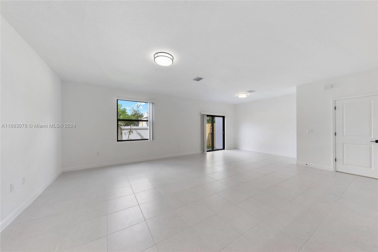 4909 Oakmont Dr