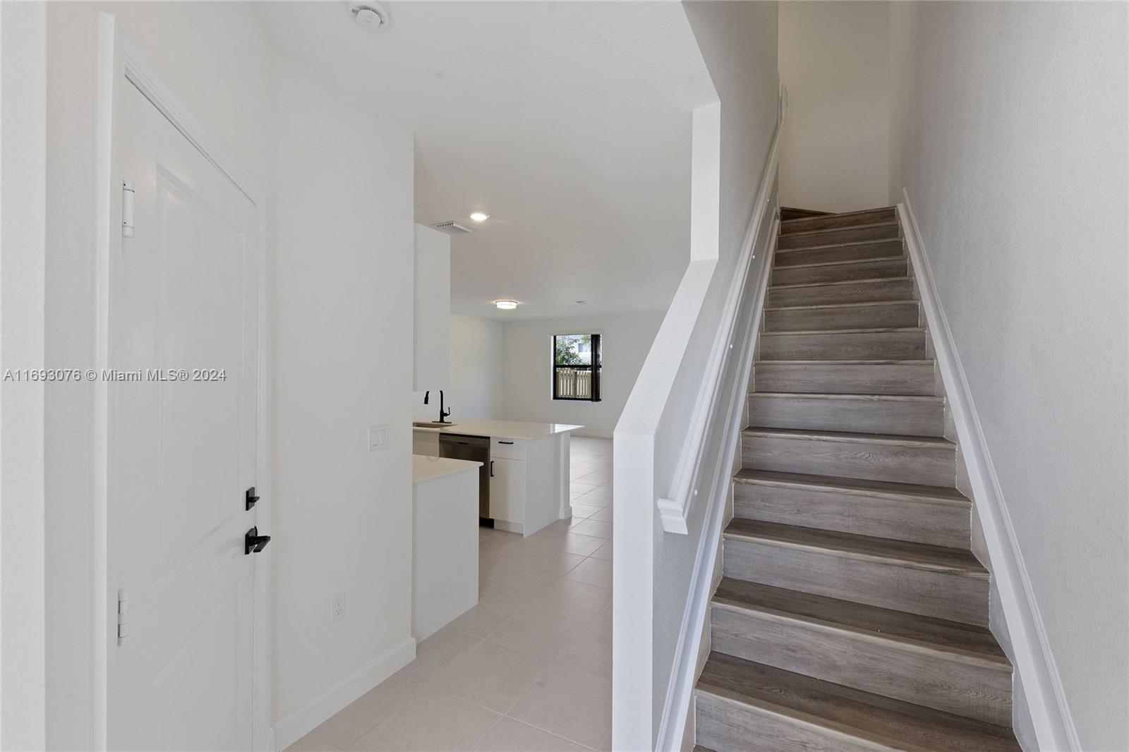 4909 Oakmont Dr