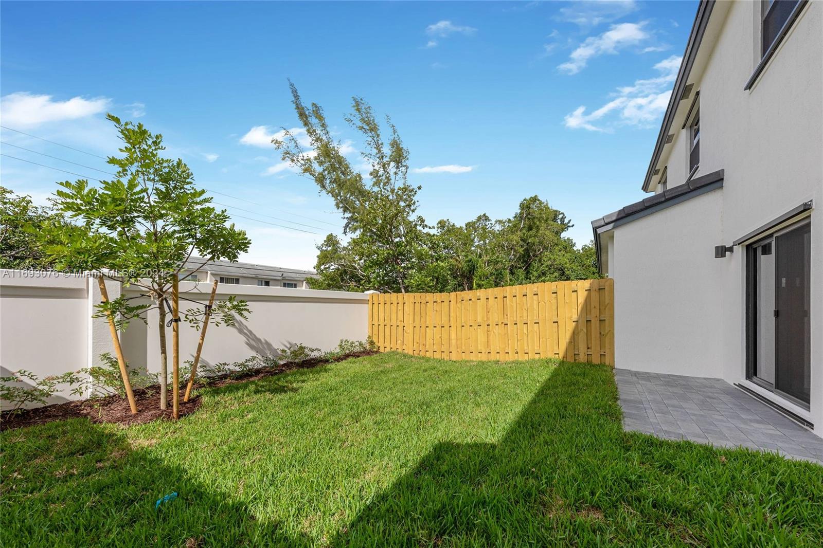 4909 Oakmont Dr