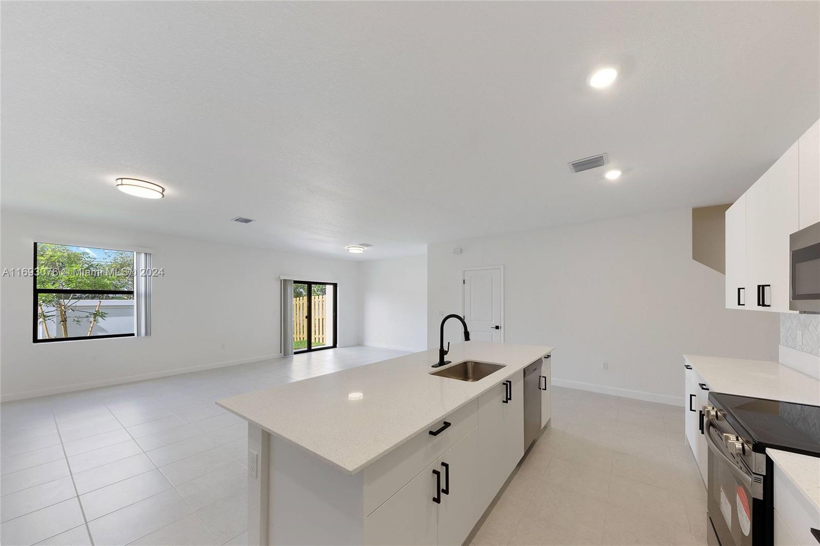 4909 Oakmont Dr