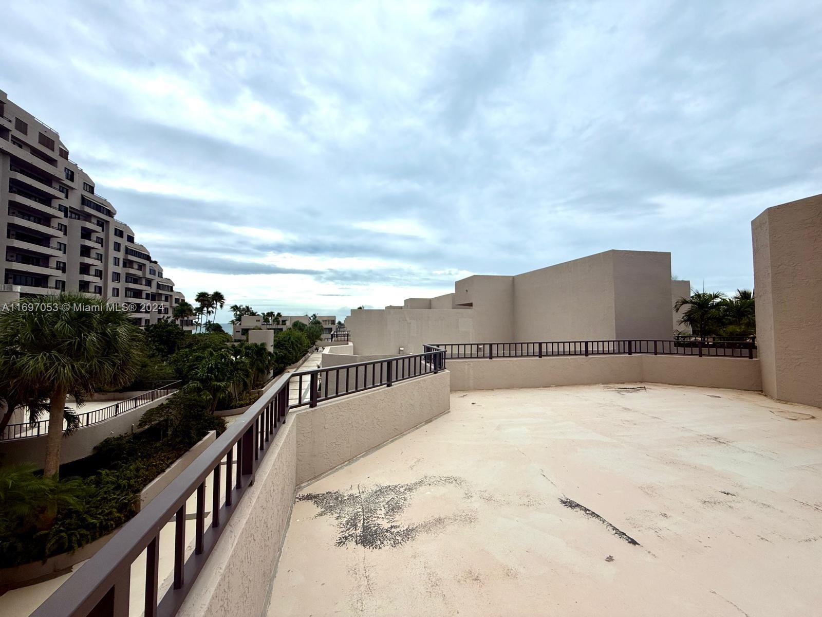 201 Crandon Blvd # 160