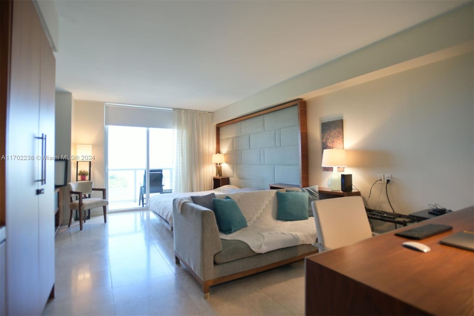 50 Biscayne Blvd # 811