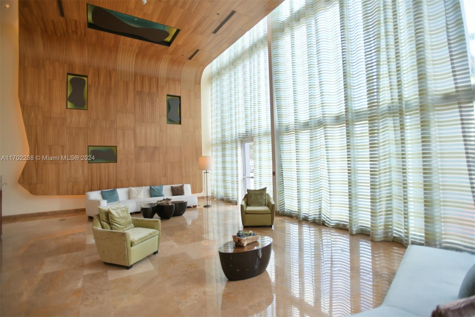 50 Biscayne Blvd # 811