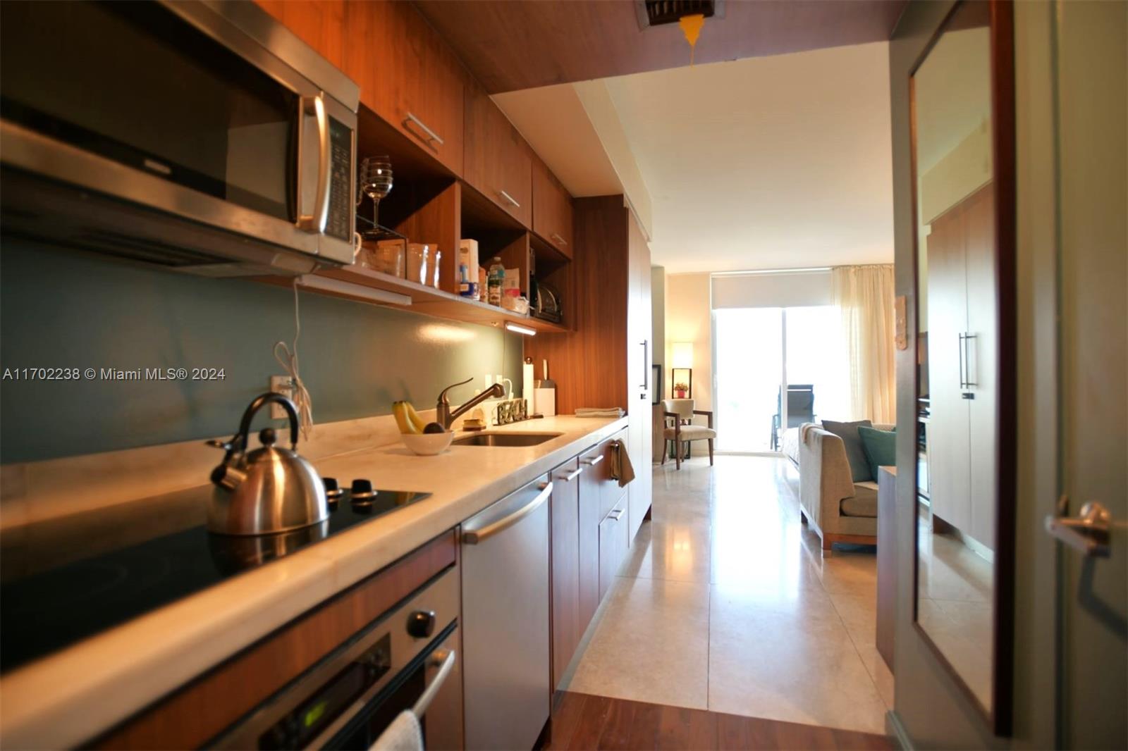 50 Biscayne Blvd # 811