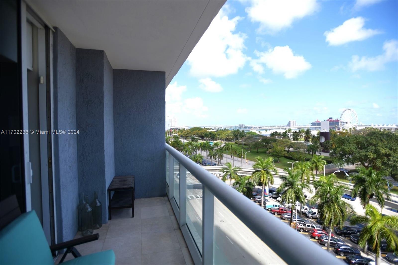 50 Biscayne Blvd # 811