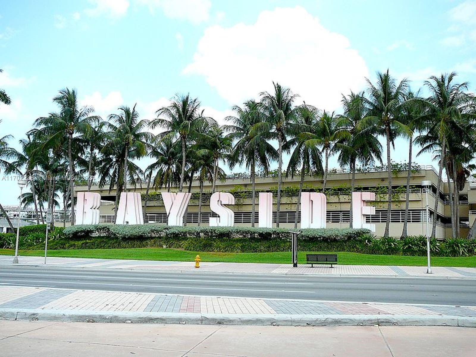 50 Biscayne Blvd # 811