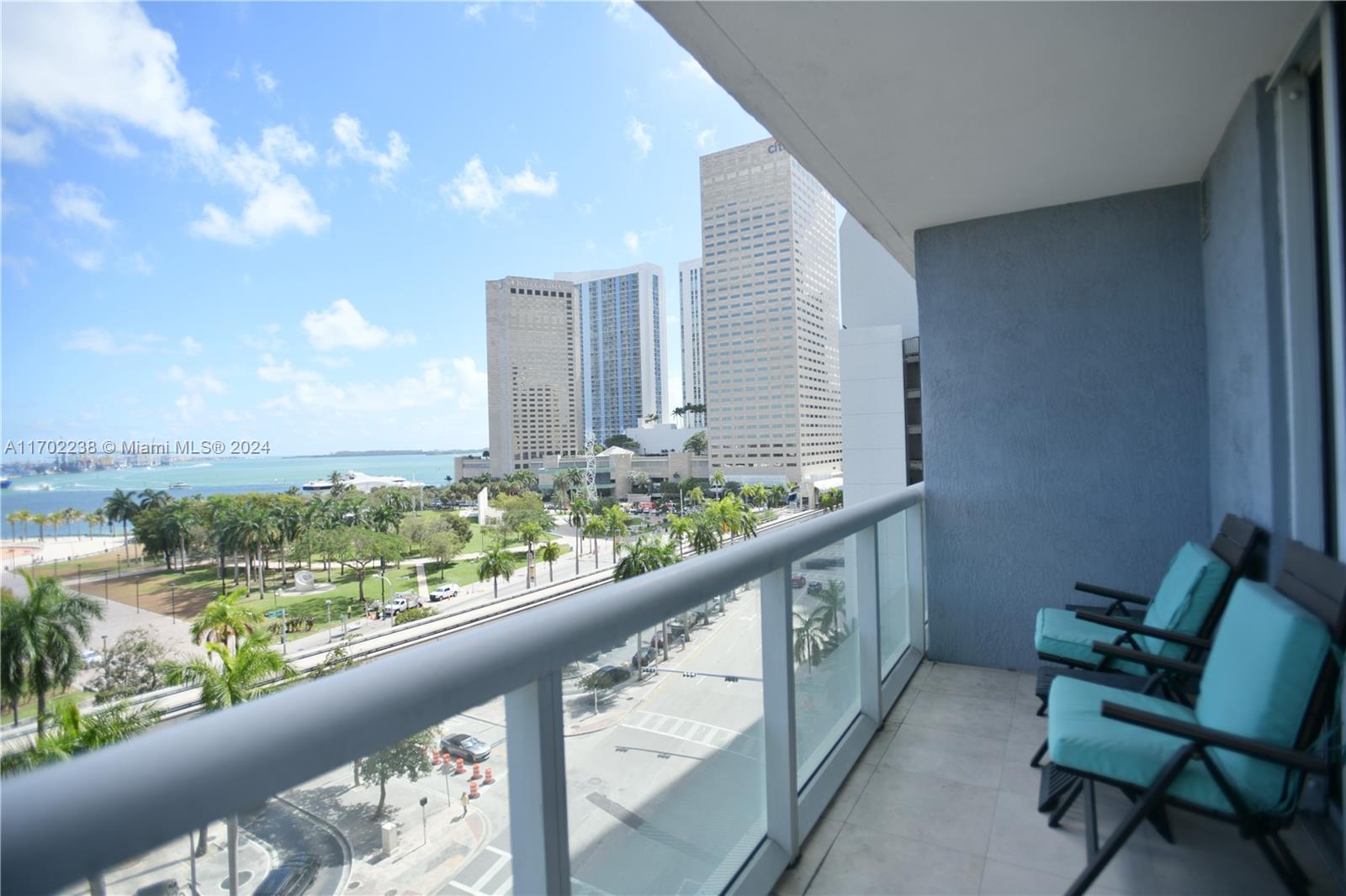 50 Biscayne Blvd # 811