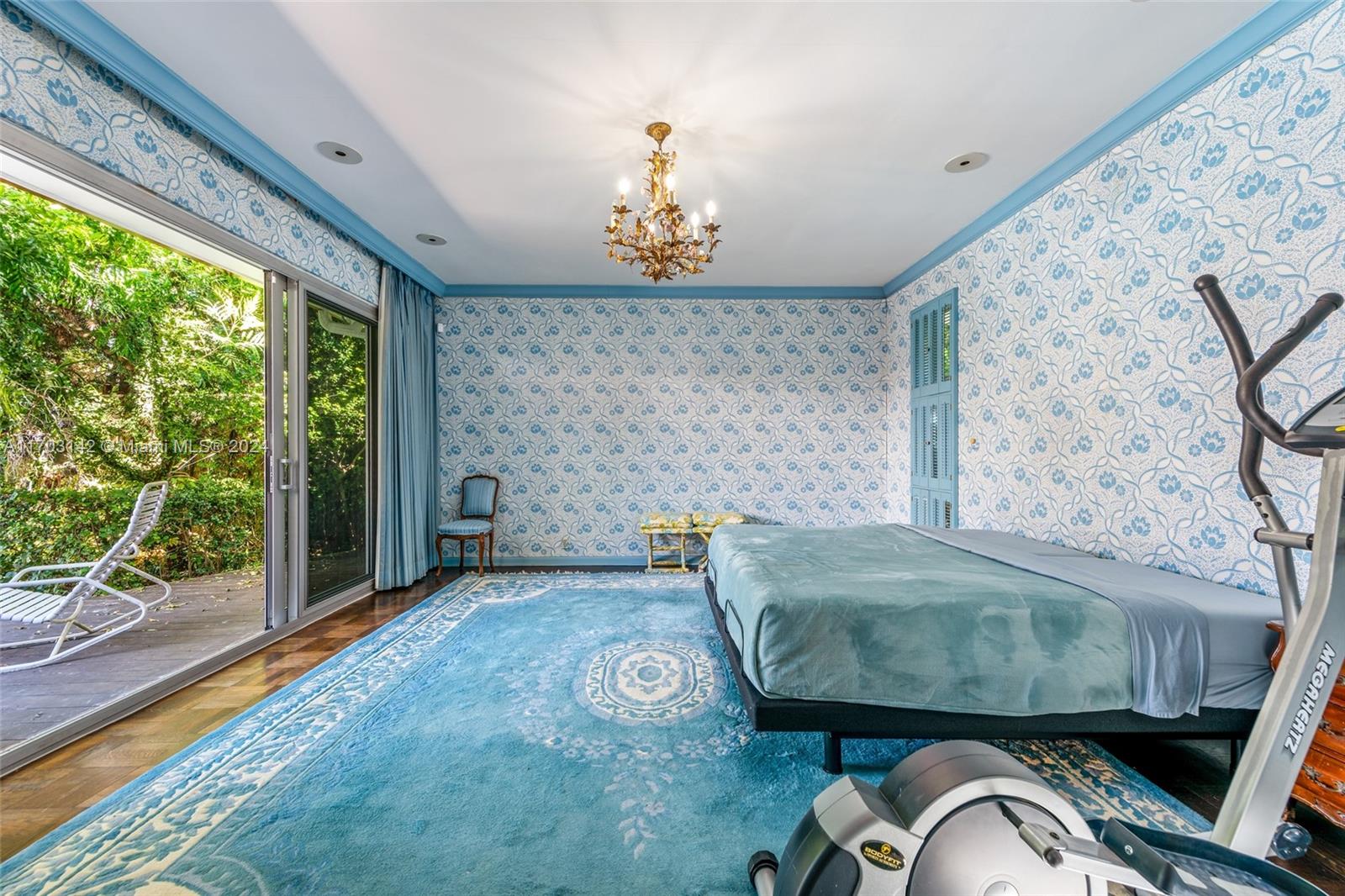 6415 Pine Tree Drive Cir