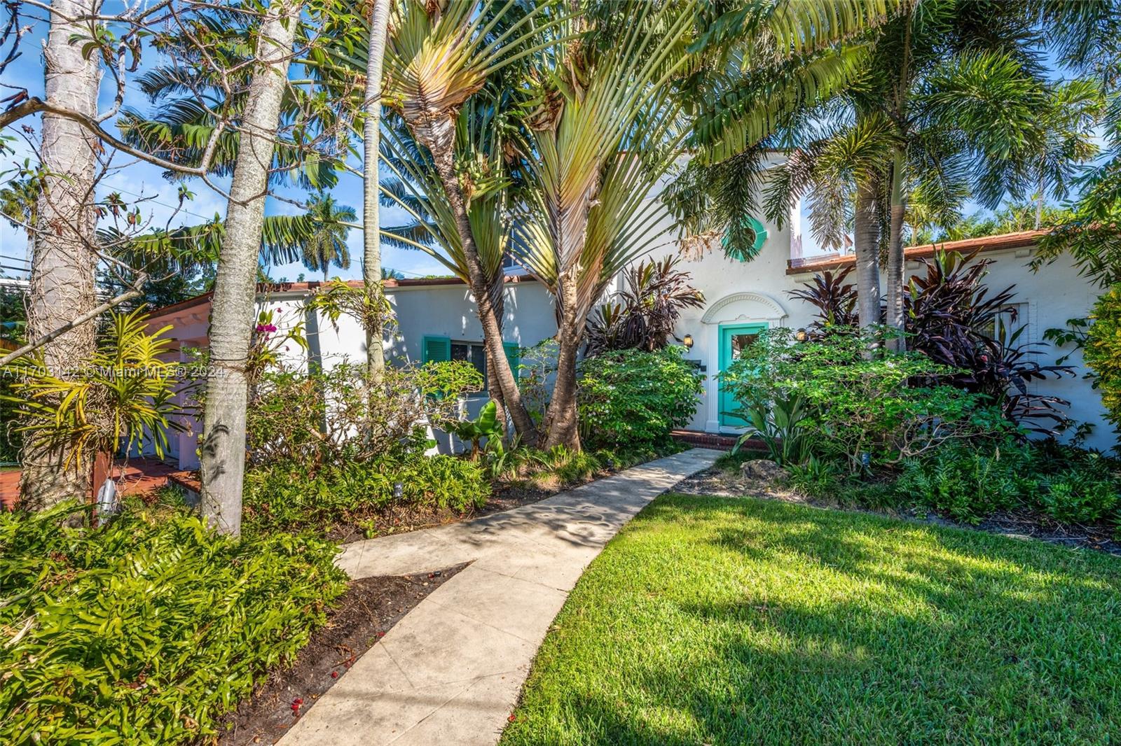 6415 Pine Tree Drive Cir