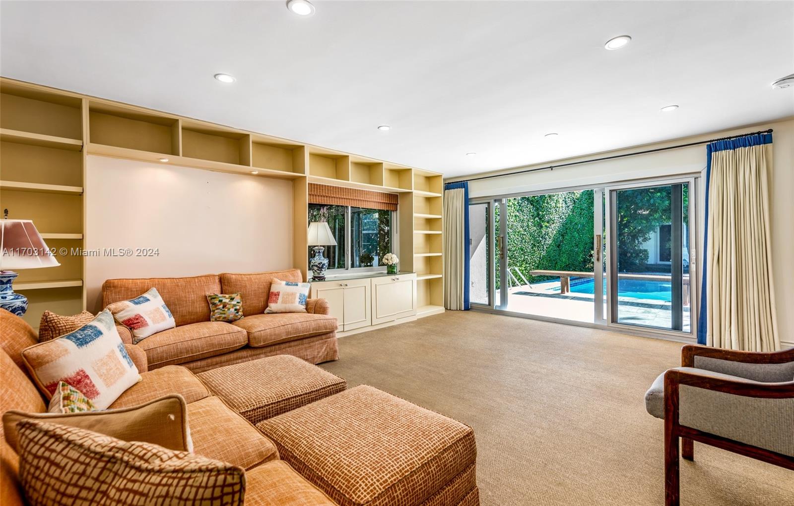 6415 Pine Tree Drive Cir