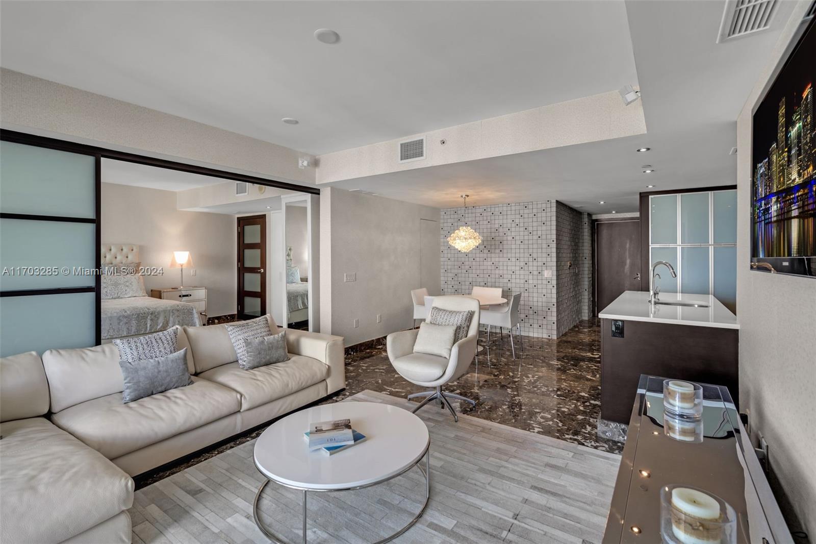 5875 Collins Ave # 1503