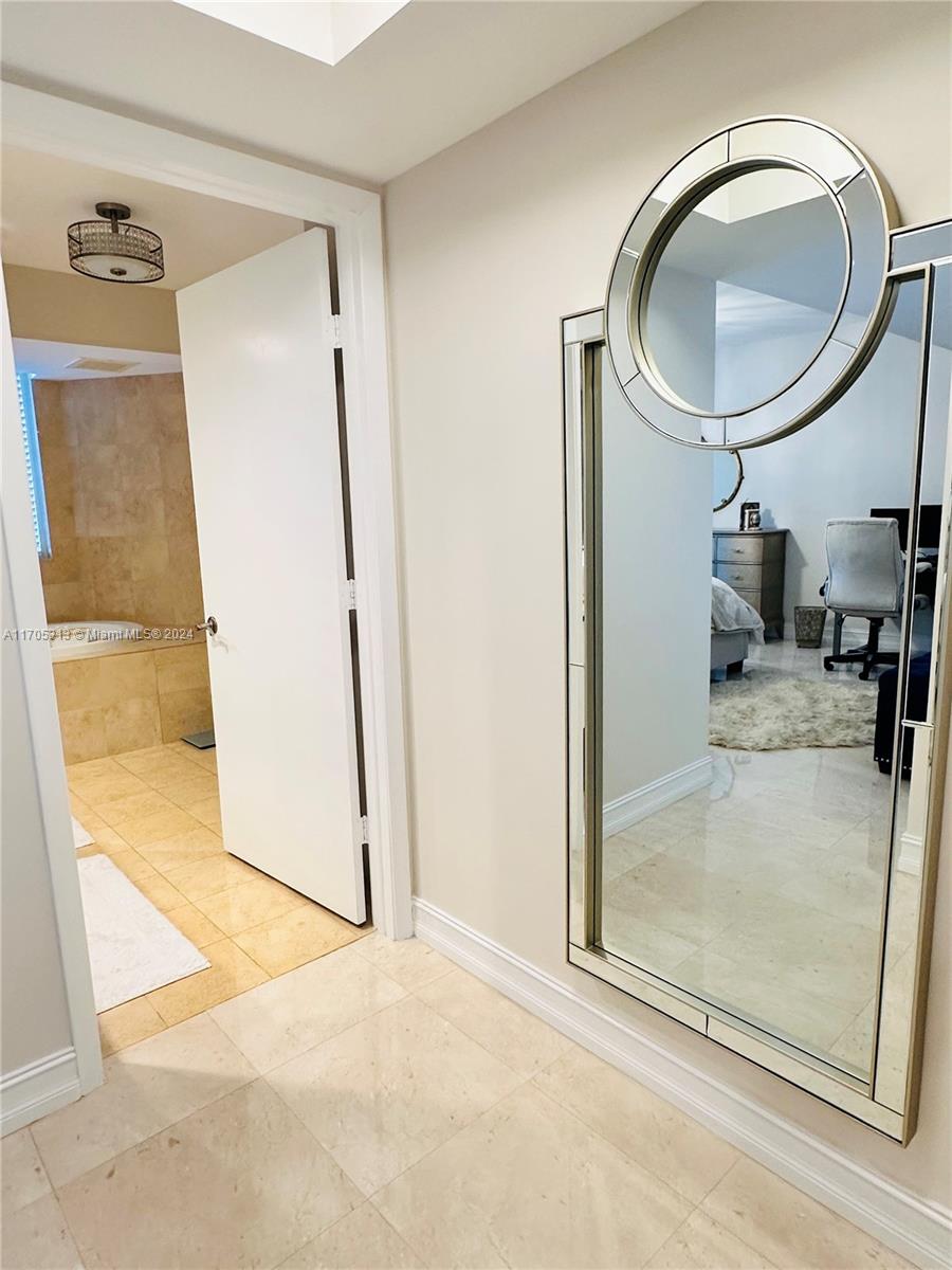 17201 Collins Ave # 1505
