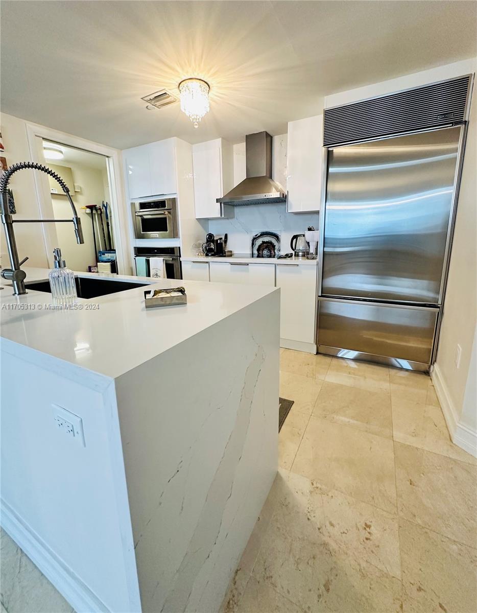 17201 Collins Ave # 1505