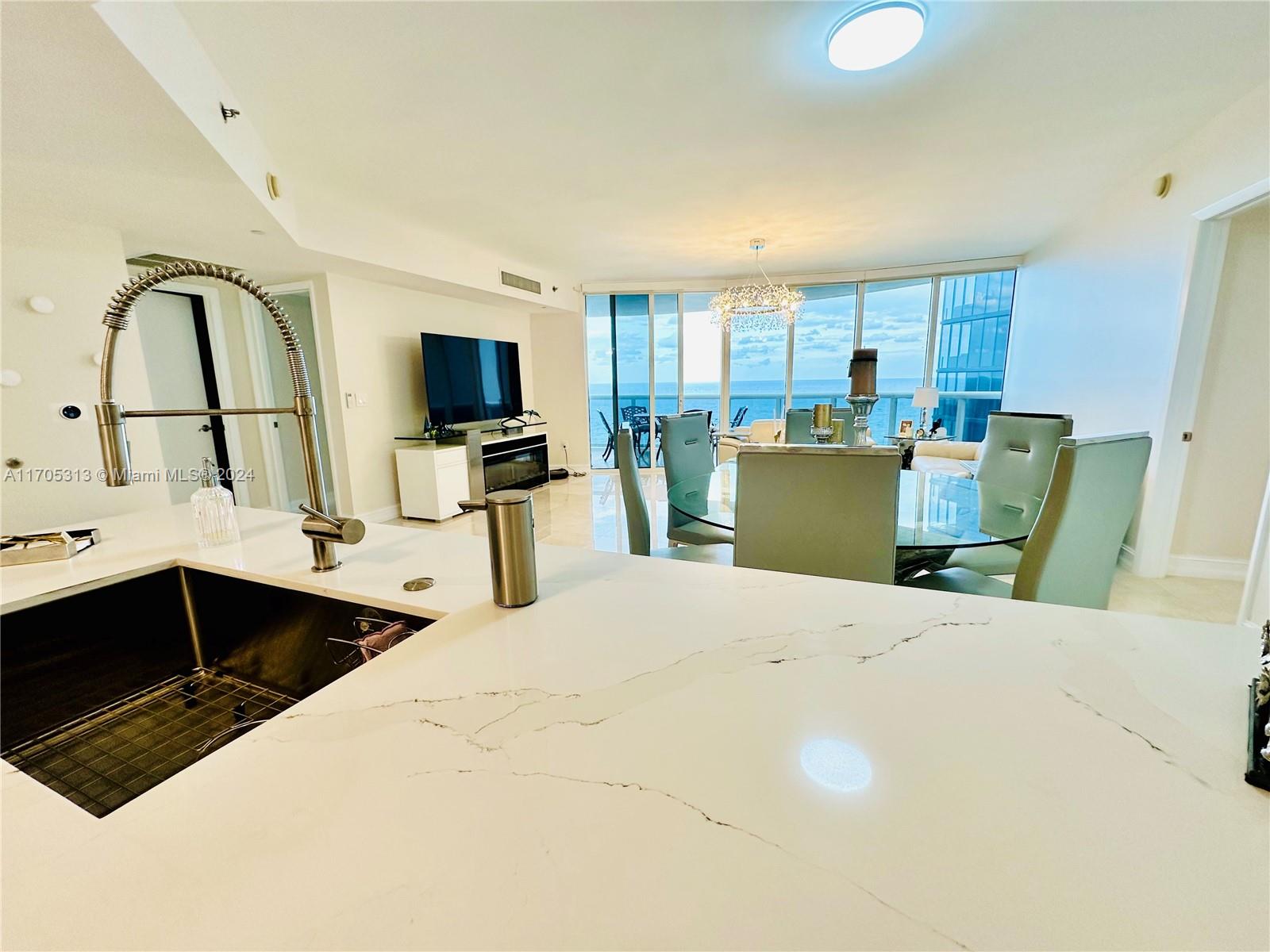 17201 Collins Ave # 1505