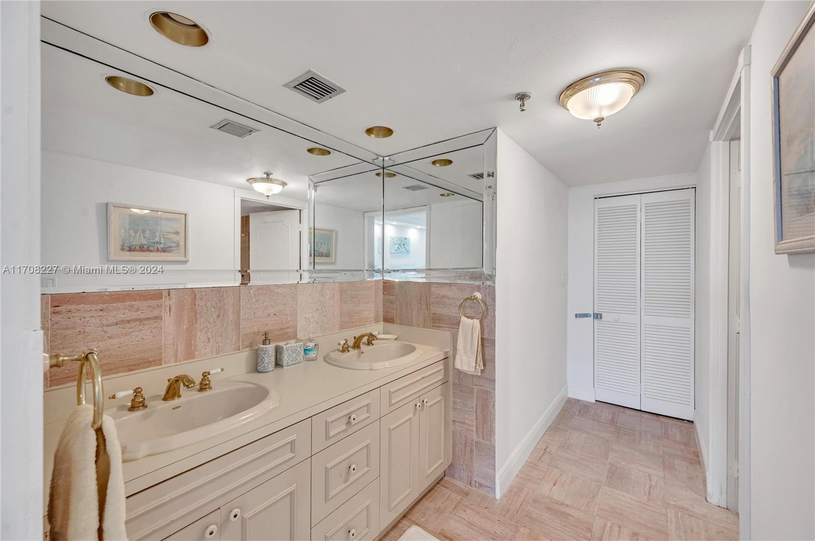 520 Brickell Key Dr Unit: A-BH25