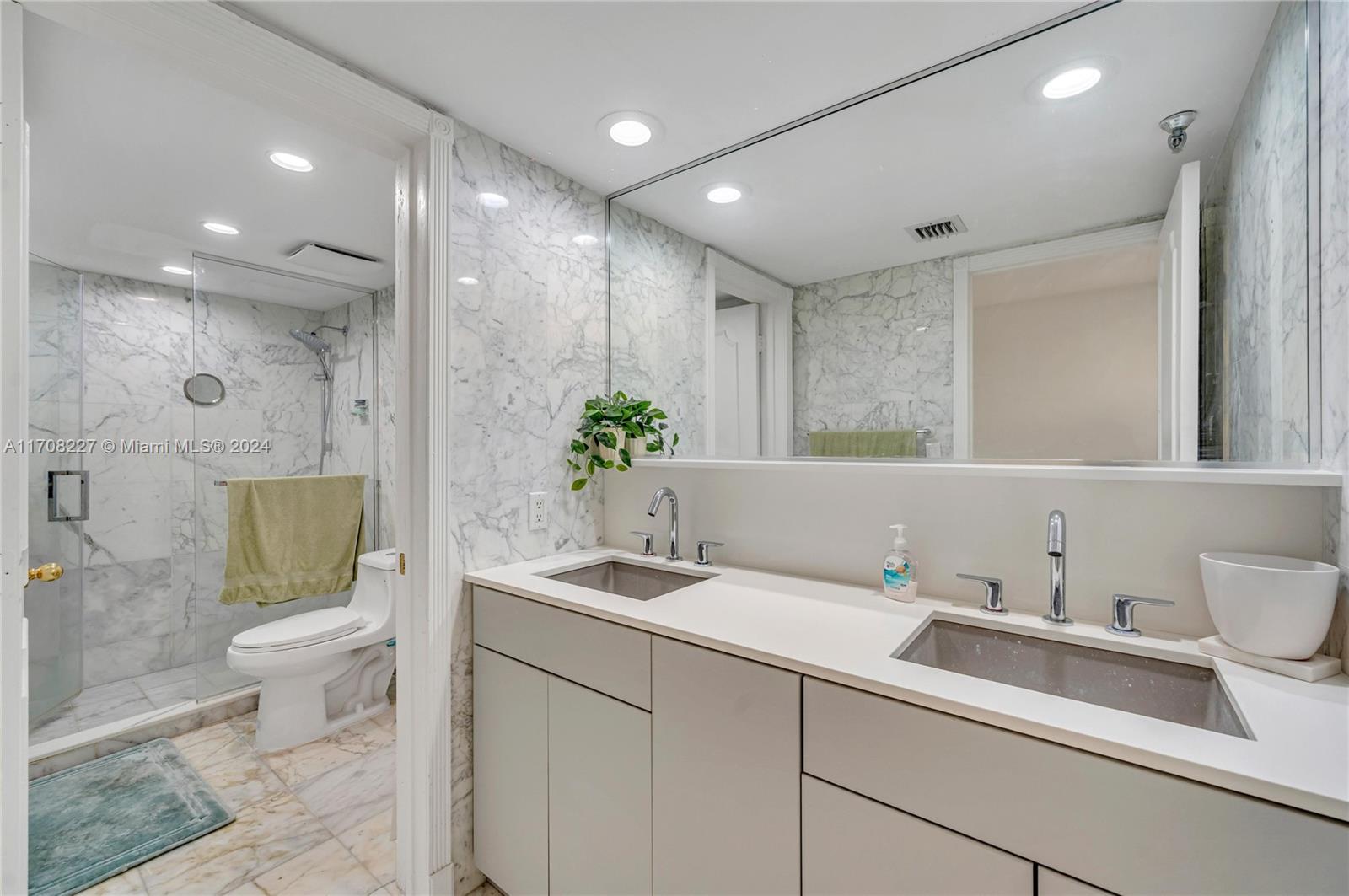 520 Brickell Key Dr Unit: A-BH25